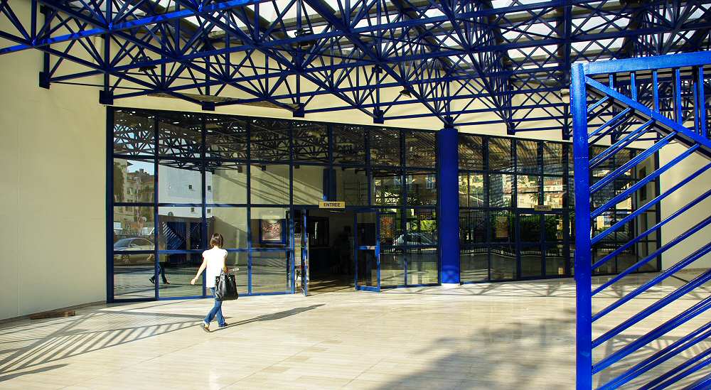 Le Parvis d accueil de la Gare actuelle en service depuis 1991 - 