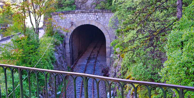 Tête Ouest du tunnel ouvrant sur la gare de Malaussène - 