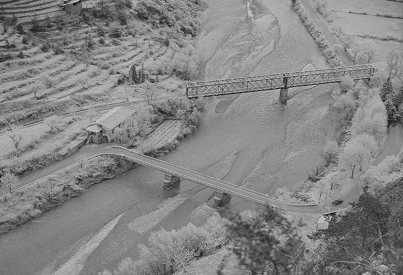 Splendide vue arérienne des deux ponts en 1960 - 